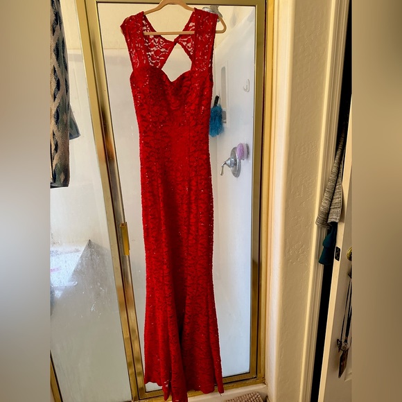 A Stretch Red Flare of Sexy ❤️ - Picture 3 of 5